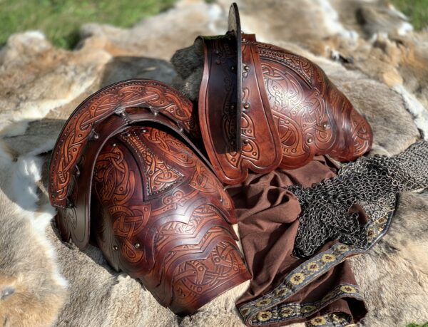Haukstrond Articulated LeatherShoulders
